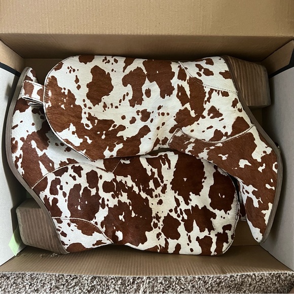 Dingo Live A Little Cowboy Boots in Brown Cowprint | Size 9 - Picture 3 of 5